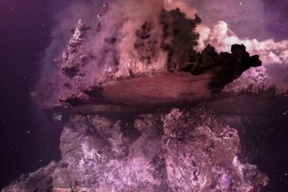 undersea photo of ocean vents