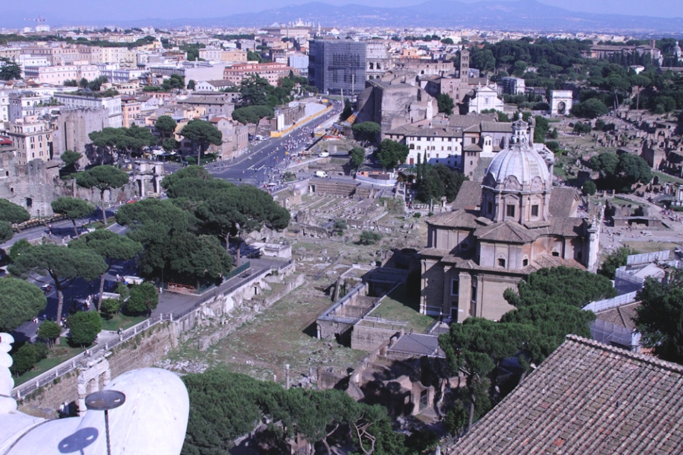 Photo of the Via dei Fori Imperiali with the coliseum in the distance.