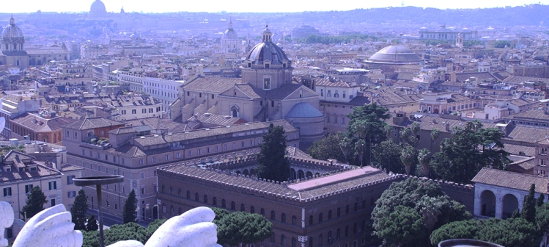 wide photo of Rome, with St. Peter's and the pantheon in the distance